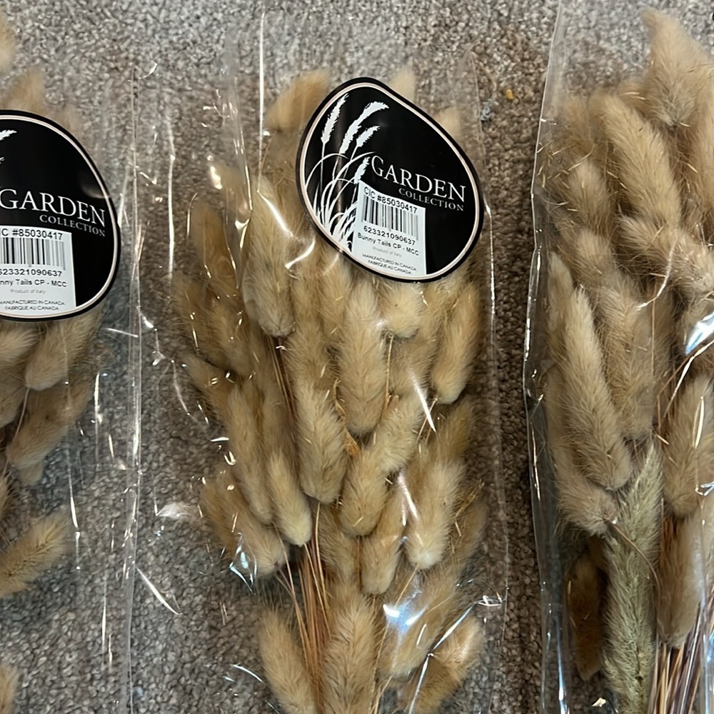 Bunny tails, natural, in original package. - Picture 4 of 4